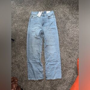 High waisted, wide legged jeans.